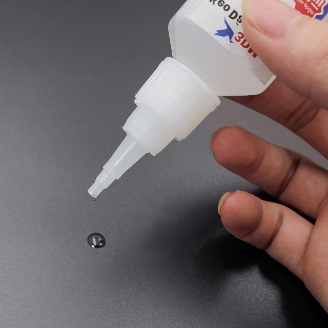 Keo dán giày thể thao loại nào tốt?