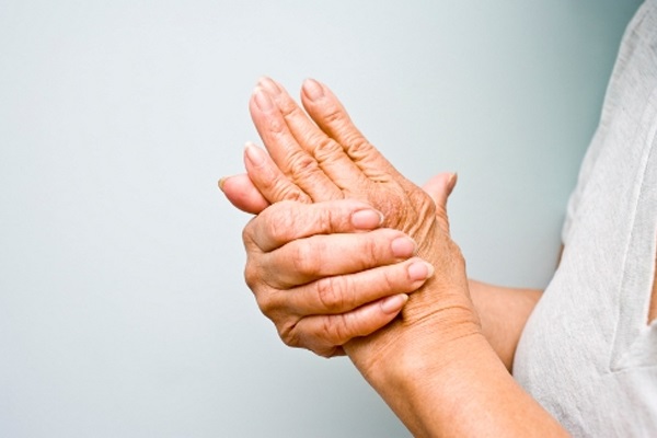 Massage bấm huyệt trị tê tay