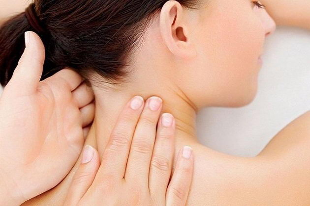 Phương pháp massage cổ giảm lão hóa