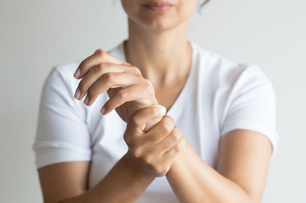 Dấu hiệu nhận biết thoái hoá đốt sống cổ gây tê tay