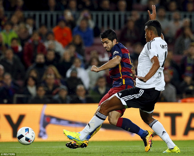Luis Suarez ghi đến 4 bàn thắng vào lưới Valencia