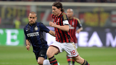 Chấn thương ở AC Milan đã hủy hoại sự nghiệp của Montolivo. Hiện tại, BLĐ Rossoneri vẫn chưa quyết định có gia hạn hợp đồng với tiền vệ này hay không.