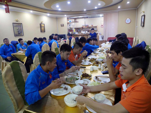Các tuyển thủ futsal Việt Nam đã được dùng đồ ăn như tại quê hương